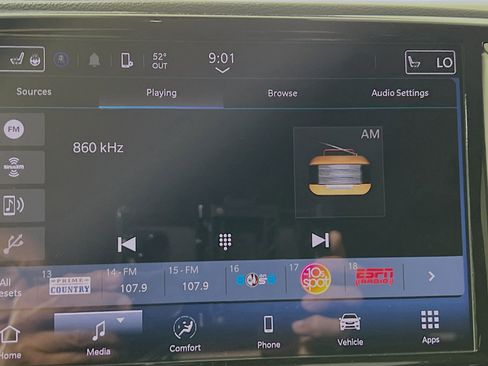 Used 2024 Chrysler Pacifica Touring-L image 27