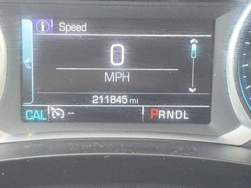 Used 2018 Chevrolet Traverse LT FWD image 9