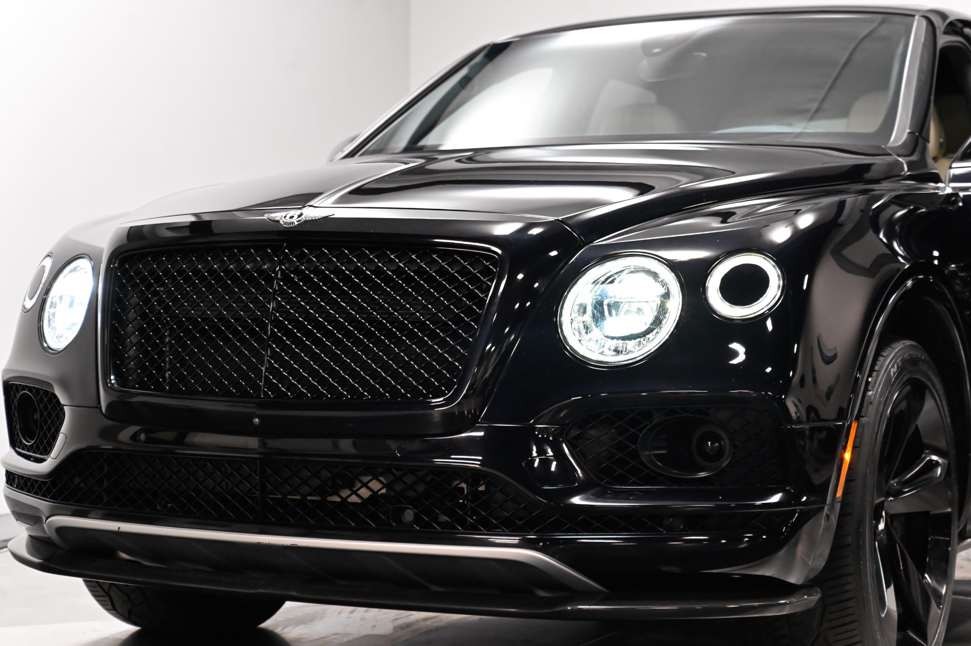 Used 2018 Bentley Bentayga w/ Black Specification AWD/4WD image 47