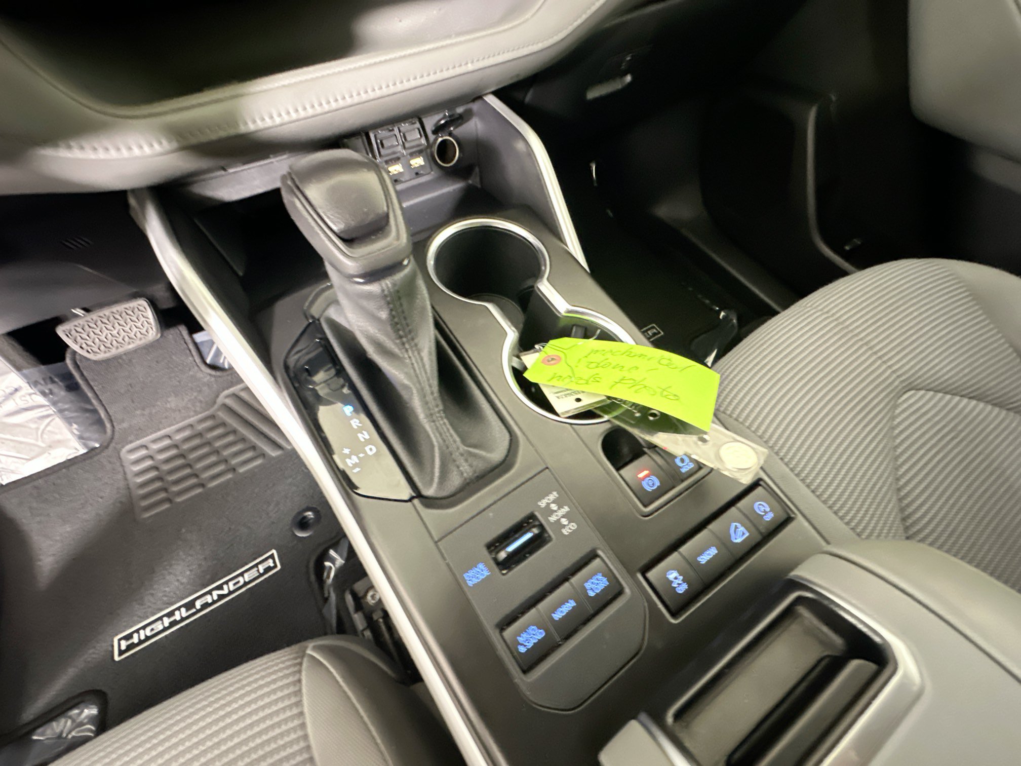 Used 2021 Toyota Highlander L AWD/4WD image 22