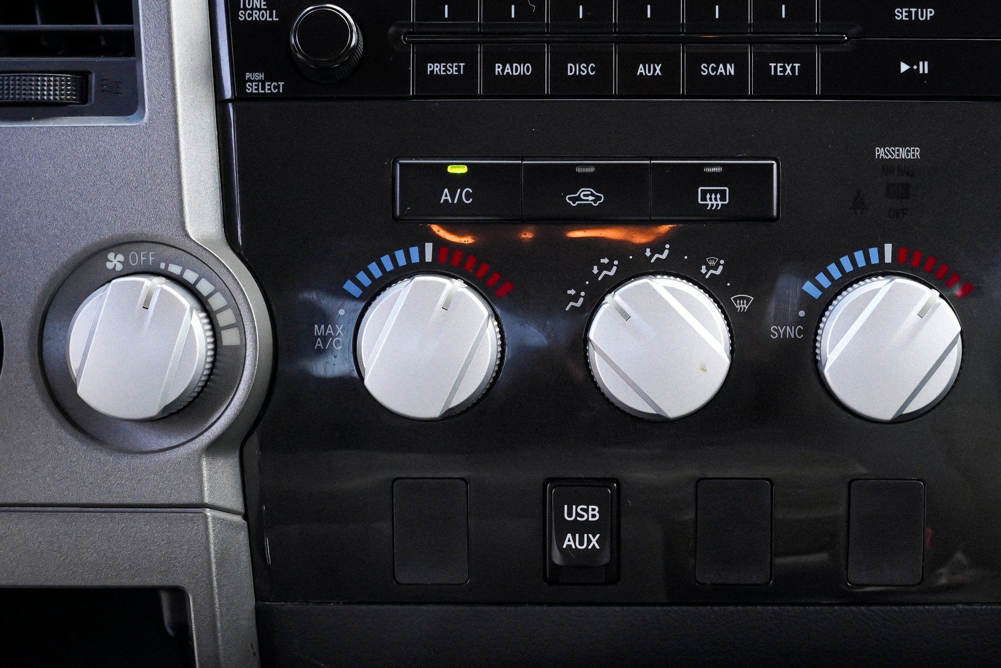 Used 2013 Toyota Tundra 4x4 CrewMax w/ Tow Pkg image 36