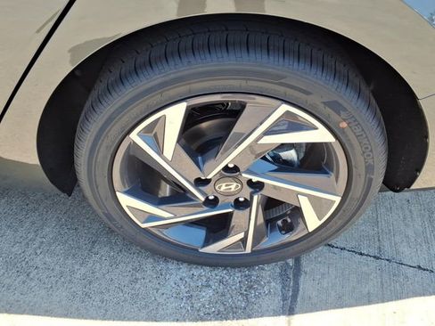 New 2026 Hyundai Elantra Limited FWD image 20