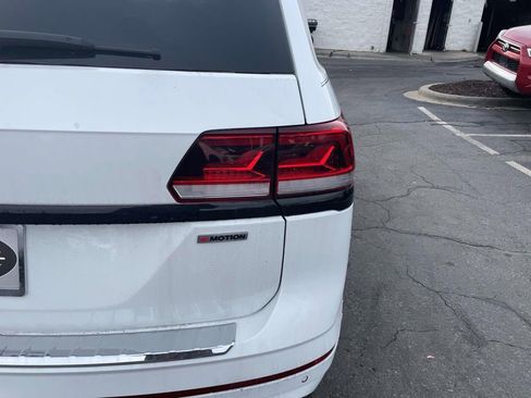 Used 2022 Volkswagen Atlas SEL R-Line image 18