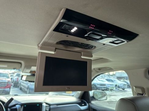 Used 2017 Chevrolet Suburban LT image 19
