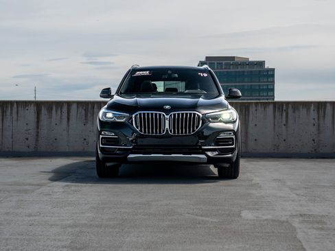 Used 2019 BMW X5 xDrive40i w/ Premium Package 2 AWD/4WD image 2