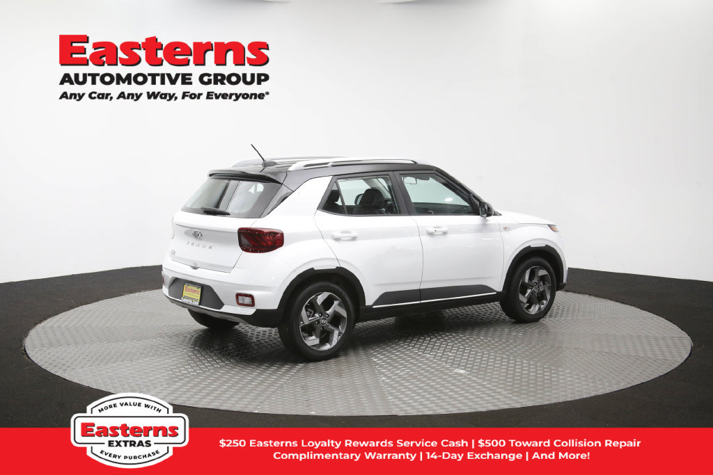 Used 2025 Hyundai Venue Limited FWD image 42