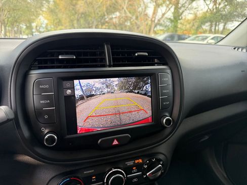 Used 2025 Kia Soul LX w/ LX Technology Package image 17