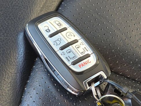 Used 2019 Chrysler Pacifica Touring-L Plus w/ Advanced Safetytec Group FWD image 39