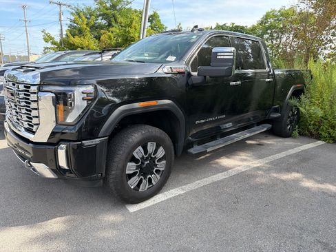Used 2024 GMC Sierra 2500 Denali w/ Denali Reserve Package AWD/4WD image 13
