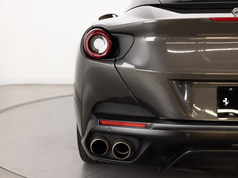 Used 2019 Ferrari Portofino RWD image 45