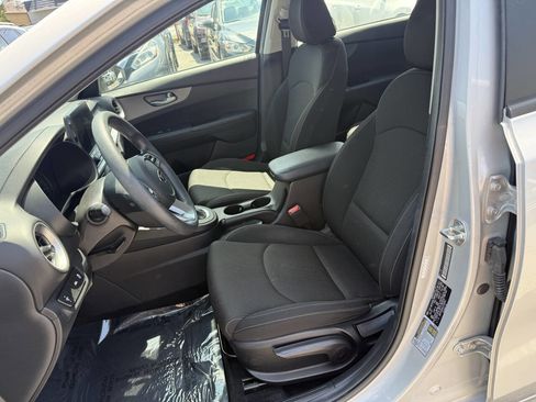 Used 2020 Kia Forte LXS FWD image 7