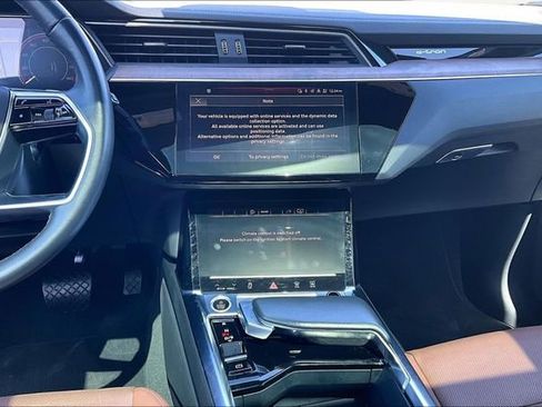 Used 2022 Audi e-tron Premium Plus w/ Premium Plus Package image 6
