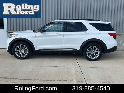 Used 2022 Ford Explorer XLT w/ Equipment Group 202A image 2