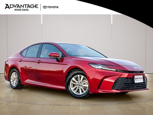 Used 2025 Toyota Camry LE FWD image 2