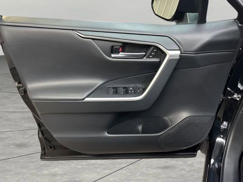 Used 2019 Toyota RAV4 Limited image 10