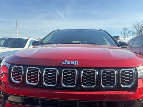 Used 2025 Jeep Compass Limited image 3