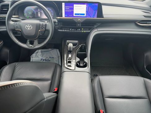 Used 2025 Toyota Crown AWD/4WD image 13
