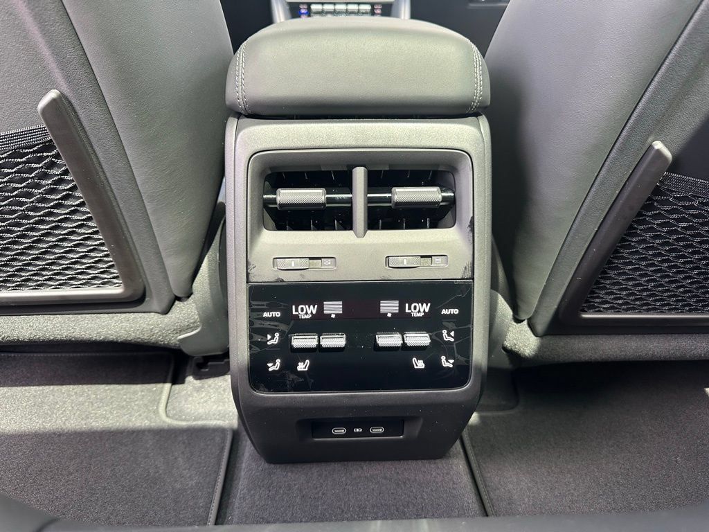 Used 2026 Porsche Macan Electric RWD image 39