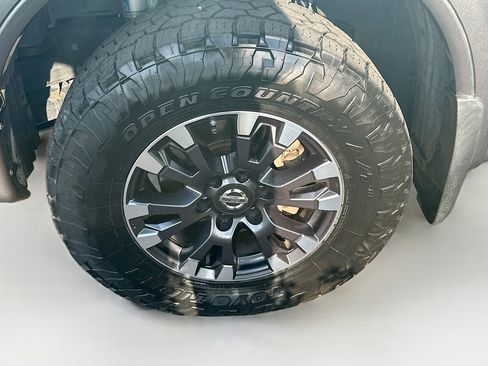 Used 2017 Nissan Titan PRO-4X w/ Pro-4x Convenience Package AWD/4WD image 11