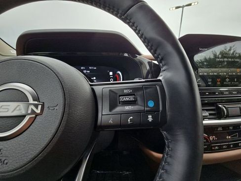 Used 2024 Nissan Pathfinder Platinum FWD image 12