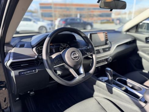 Used 2024 Nissan Altima 2.5 SV image 12