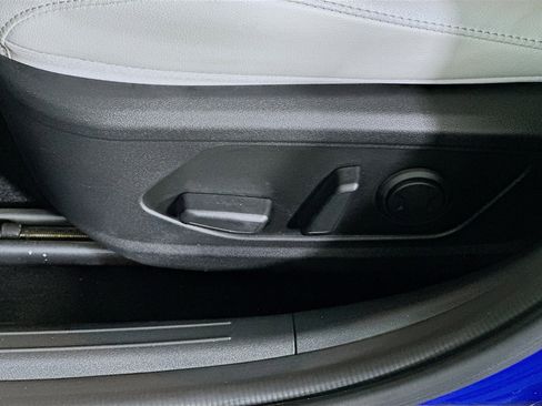 Used 2023 Hyundai Elantra Limited image 13