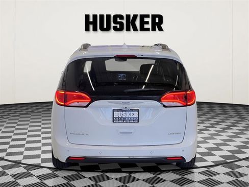 Used 2019 Chrysler Pacifica Limited image 6