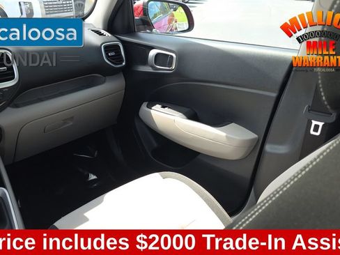 Used 2025 Hyundai Venue SEL FWD image 29