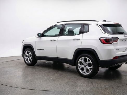 Used 2025 Jeep Compass Latitude AWD/4WD image 6