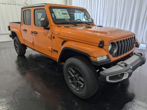 New 2025 Jeep Gladiator Sport image 5