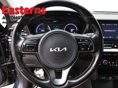 Used 2022 Kia Niro EX w/ Cold Weather Package FWD image 10