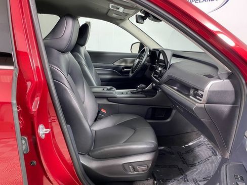 Certified 2024 Toyota Grand Highlander Limited image 9