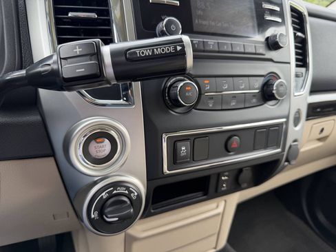 Used 2018 Nissan Titan SV AWD/4WD image 21