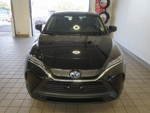 Certified 2022 Toyota Venza LE image 13