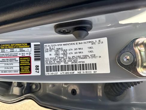 Used 2019 Toyota Tacoma TRD Off-Road AWD/4WD image 16
