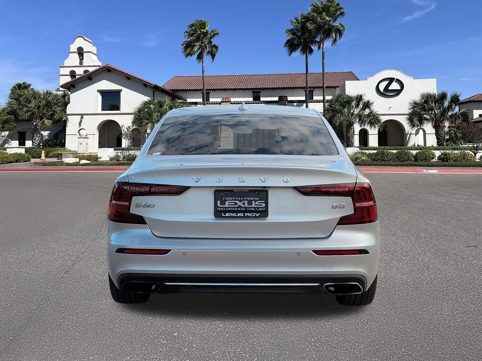 Used 2022 Volvo S60 B5 Inscription w/ Advanced Package FWD image 3