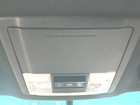 Used 2017 Ford Explorer XLT w/ Equipment Group 202A AWD/4WD image 33