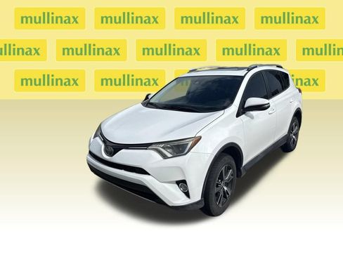 Used 2018 Toyota RAV4 XLE FWD image 2