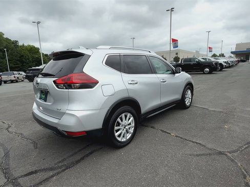 Used 2018 Nissan Rogue SV image 9