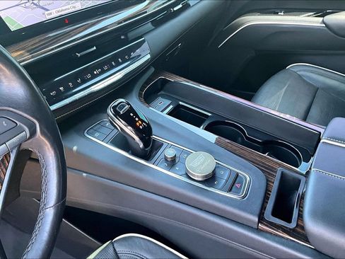 Used 2021 Cadillac Escalade Premium Luxury AWD/4WD image 13