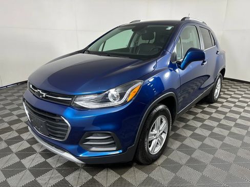 Used 2020 Chevrolet Trax LT w/ LT Convenience Package AWD/4WD image 1