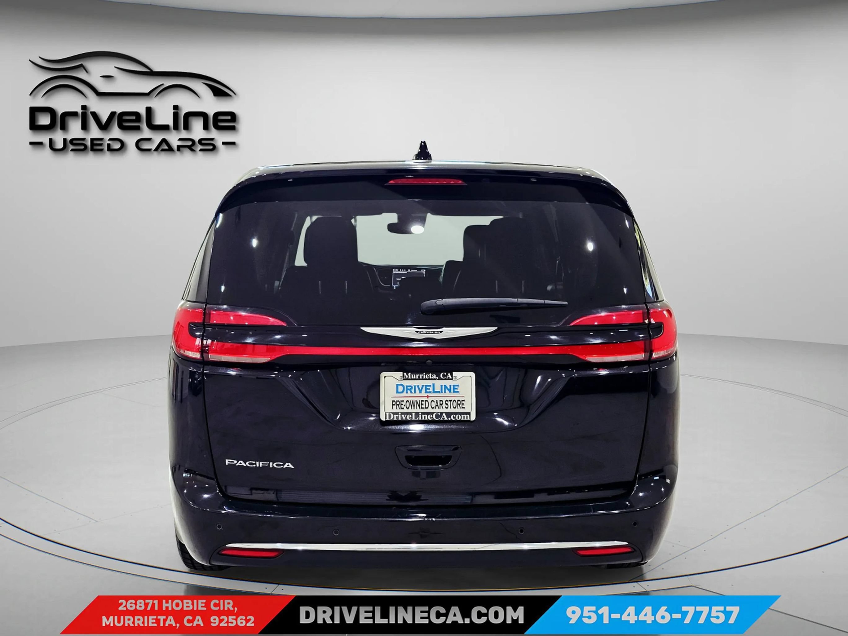 Used 2024 Chrysler Pacifica Touring-L FWD image 3