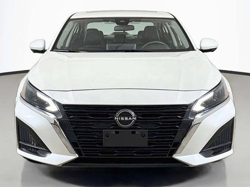 Used 2023 Nissan Altima 2.5 SL FWD image 14