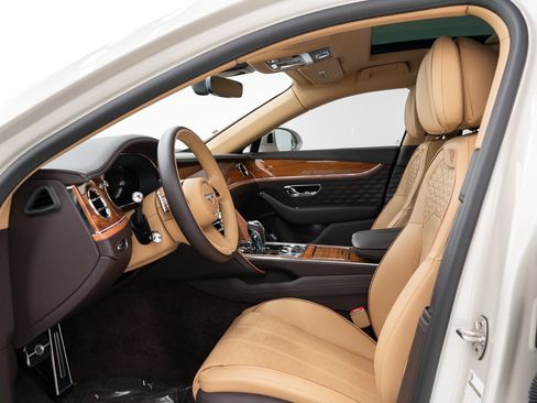 Used 2025 Bentley Flying Spur Plug-In Hybrid AWD/4WD image 15