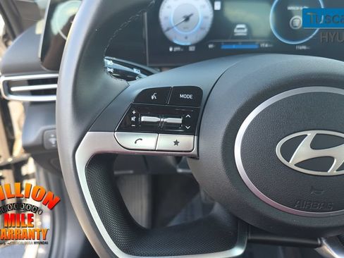 Used 2025 Hyundai Elantra SEL FWD image 17
