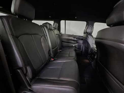 Used 2023 Jeep Wagoneer Series III w/ Preferred Equipment Group image 34