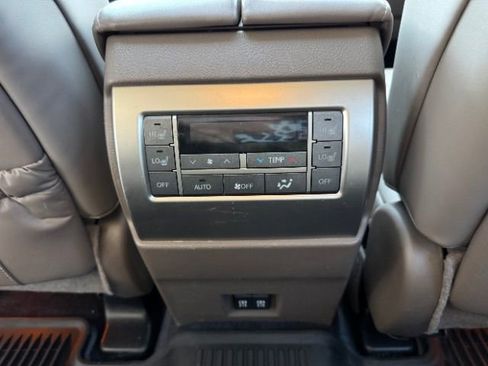 Used 2021 Lexus GX 460 Premium w/ Accessory Package image 19