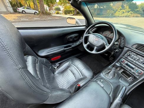 Used 1998 Chevrolet Corvette w/ Memory Pkg image 18