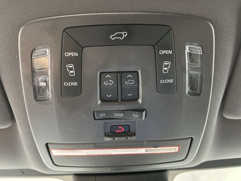Used 2021 Toyota Sienna XSE w/ XSE Plus Package AWD/4WD image 29