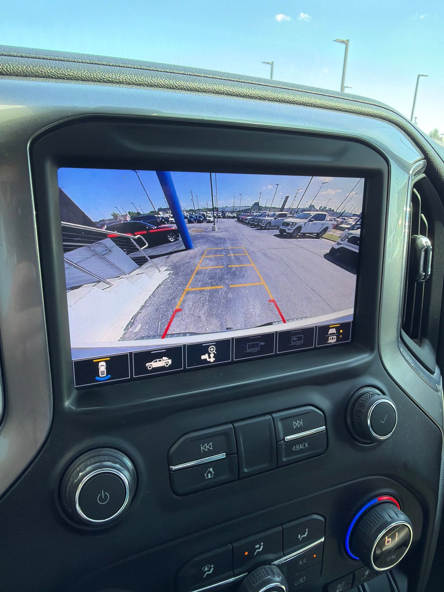 Used 2022 Chevrolet Silverado 1500 LTZ AWD/4WD image 12